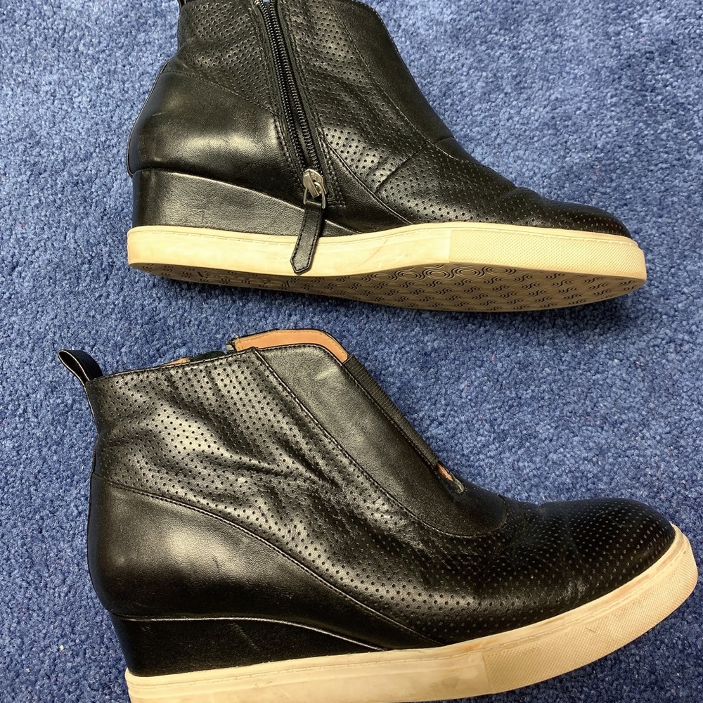 Sneakers size 7.5